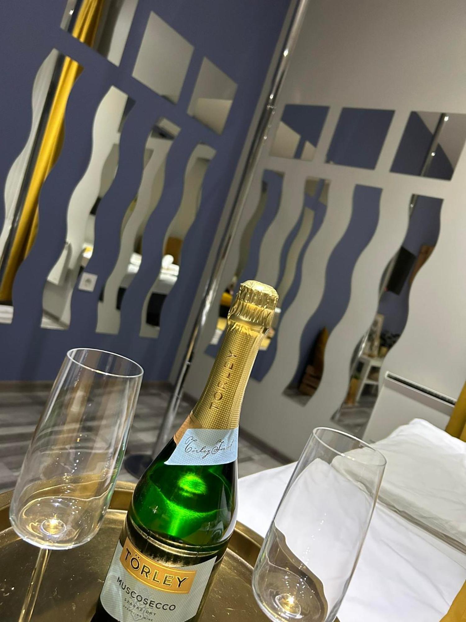 7 Days Apartment Makó エクステリア 写真